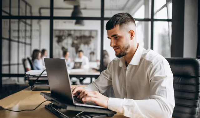 Isca digital: como usar conteúdos gratuitos para atrair alunos